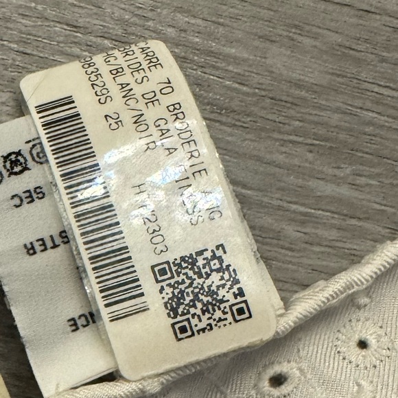 NEW Hermes Brides de Gala Broderie Anglaise Scarf 70 White and Black - Picture 6 of 6